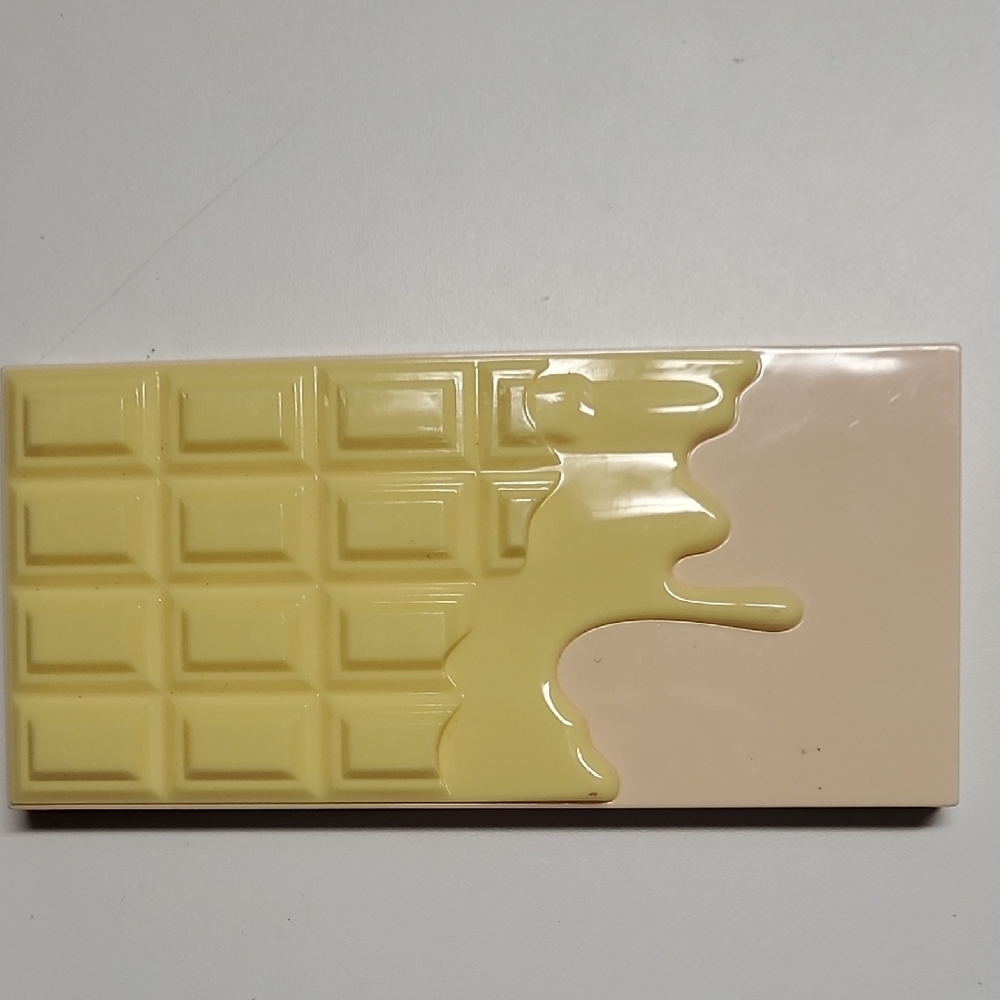 Cream and Yellow Chocolate Bar Palette